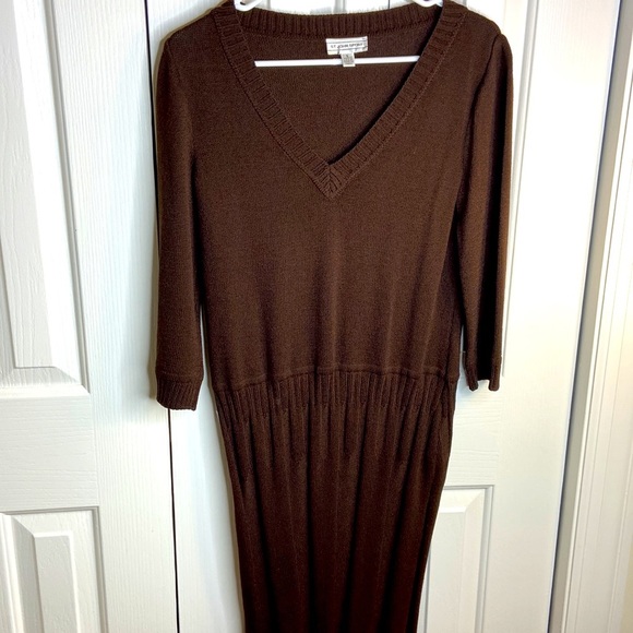 St. John Dresses & Skirts - St John sport size S Santana knit chocolate brown 3/4 sleeve dress perfect cond